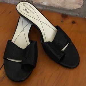 Ann Klein iflex black leather thongs-brand new!